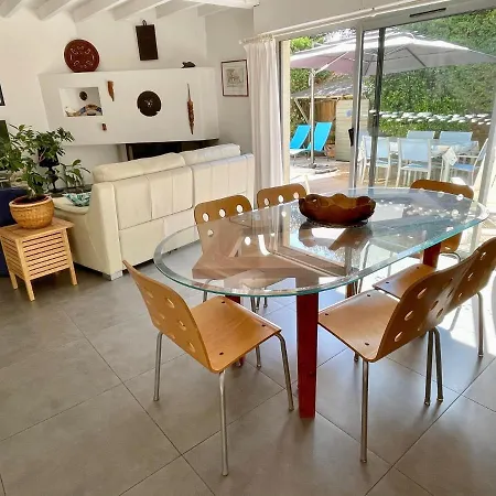 Very Comfortable House Steps From The With Garden And Terrace * Hourtin