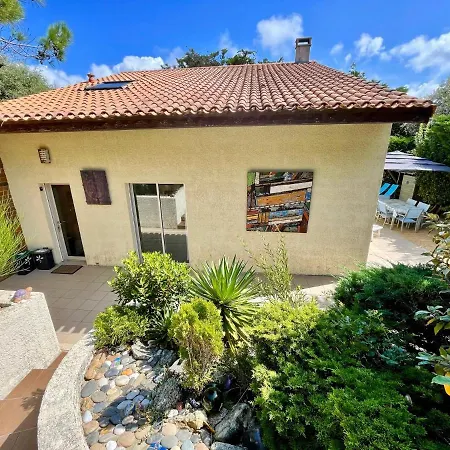 Very Comfortable House Steps From The With Garden And Terrace *