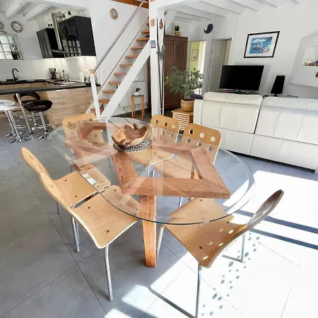 Casa vacanze Very Comfortable House Steps From The With Garden And Terrace Hourtin