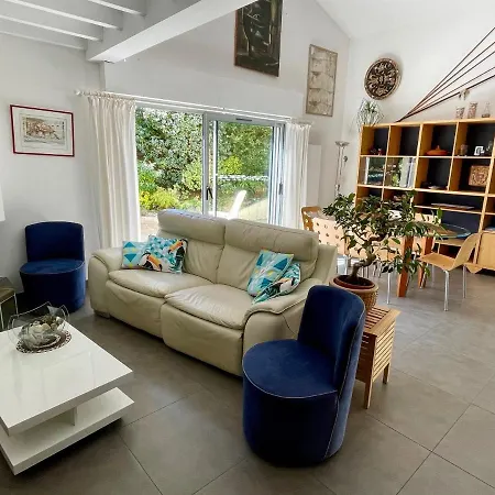 Very Comfortable House Steps From The With Garden And Terrace * Hourtin