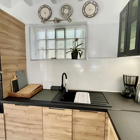 Very Comfortable House Steps From The With Garden And Terrace *