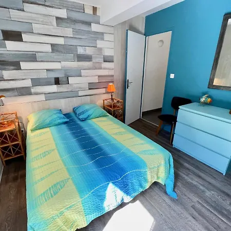 Very Comfortable House Steps From The With Garden And Terrace *
