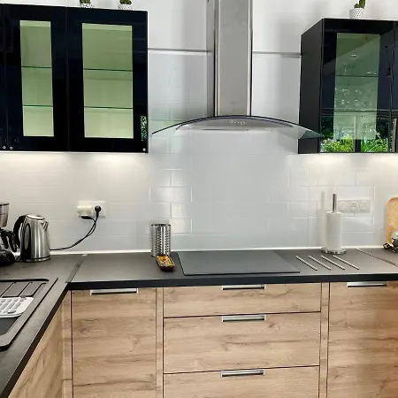Very Comfortable House Steps From The With Garden And Terrace 乌尔坦湖