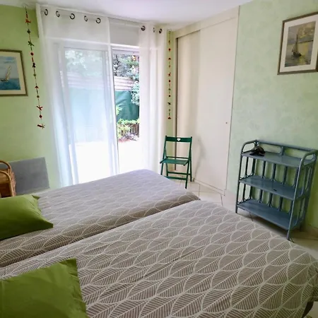 Very Comfortable House Steps From The With Garden And Terrace