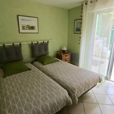 Very Comfortable House Steps From The With Garden And Terrace