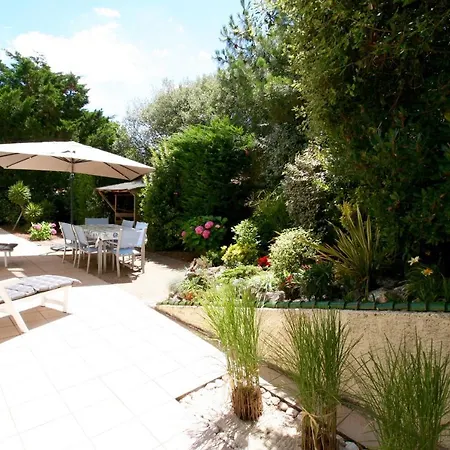 Very Comfortable House Steps From The With Garden And Terrace Hourtin